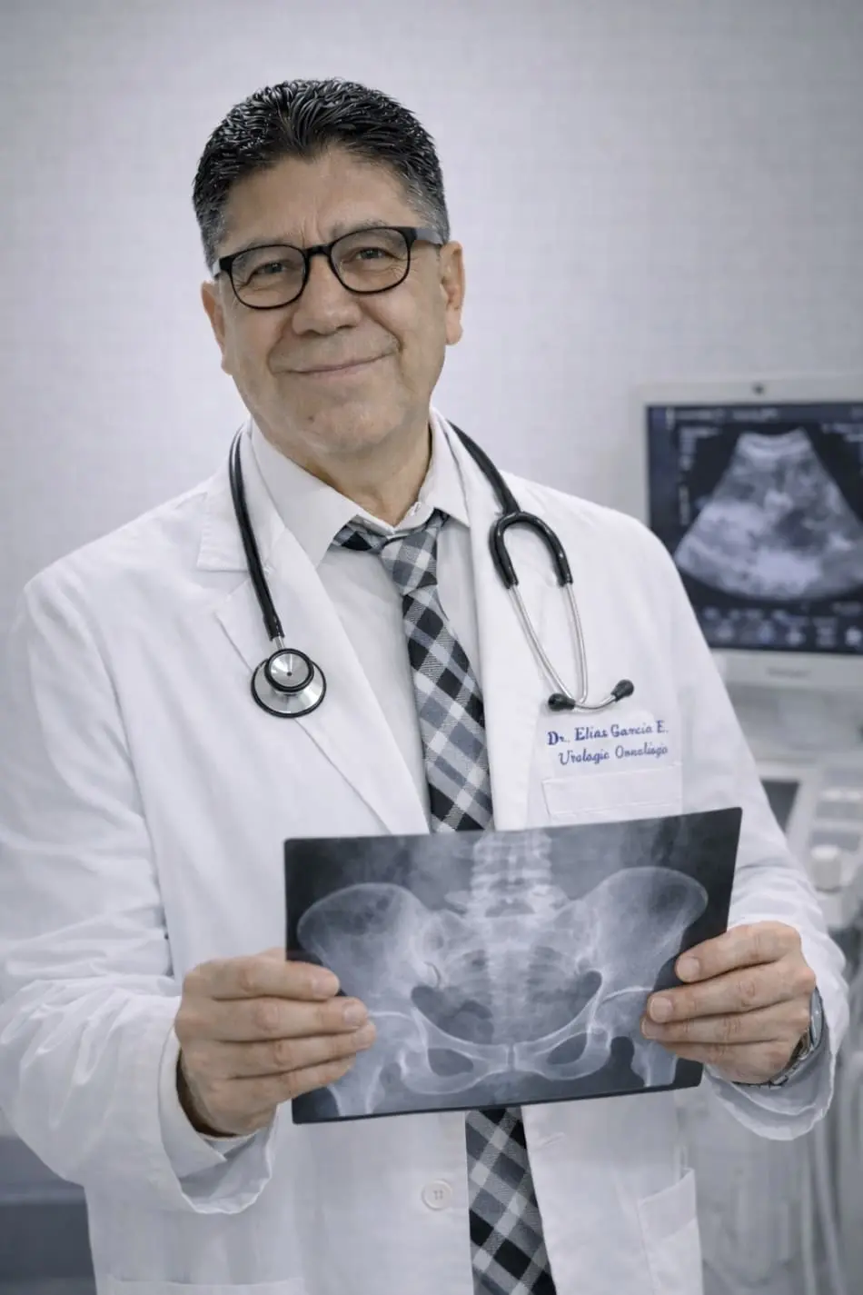 Dr. Elías García García, urólogo en Ecatepec especialista en próstata, infecciones urinarias y cálculos renales